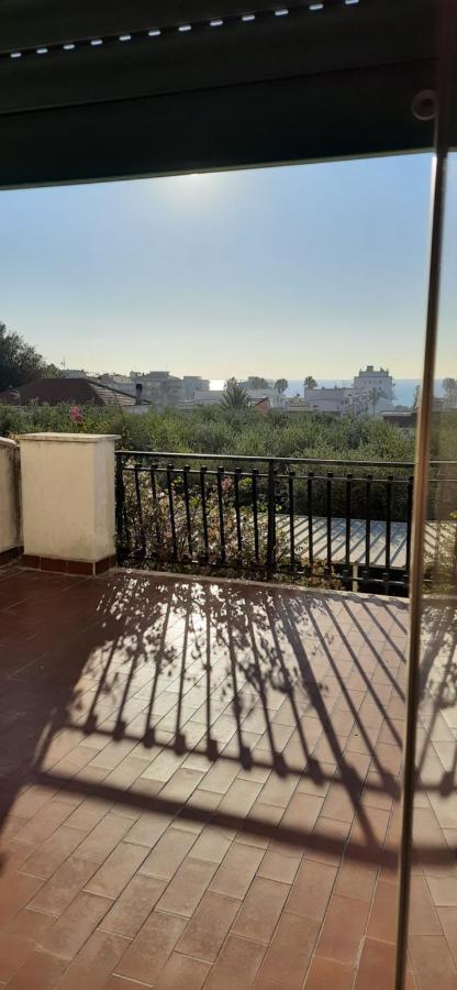 Bike And Breakfast Apartments Pietra Ligure Exterior foto